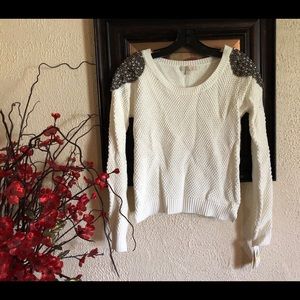 NWT Gianni Bini embellished shoulder sweater Sz M